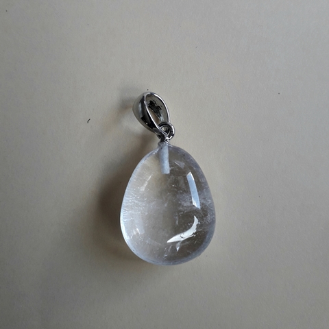 Quartz crystal pendant